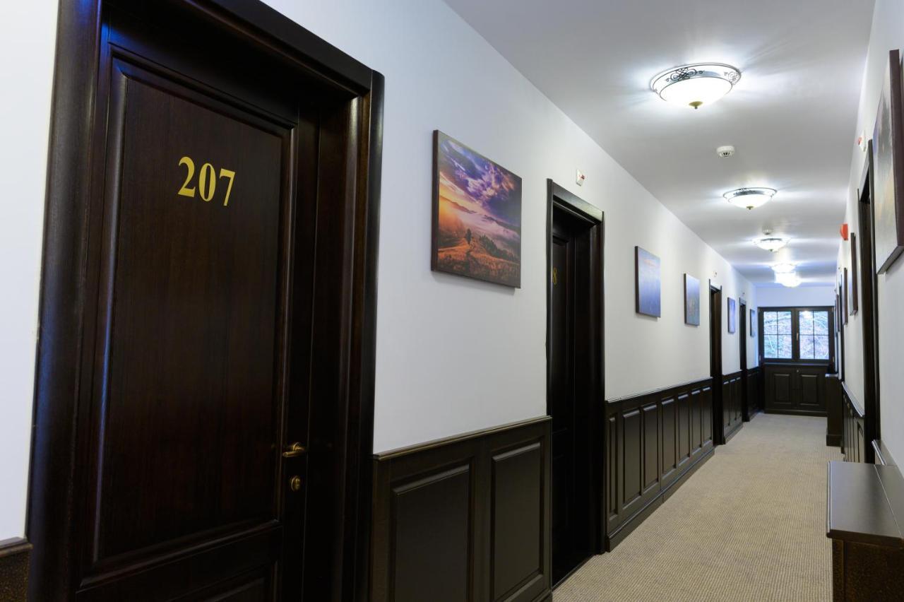 Piatra Pinului & 4* Gura Humorului