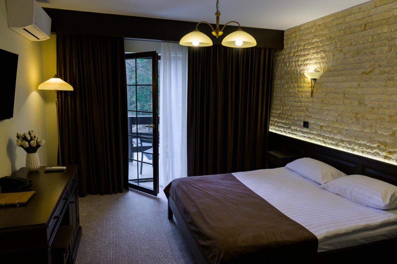 Piatra Pinului & Hotel 4*