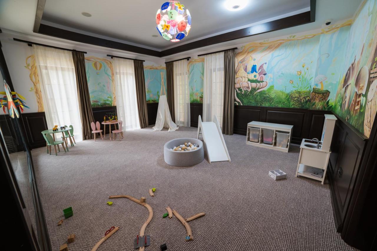 Hotel Piatra Pinului & 4*