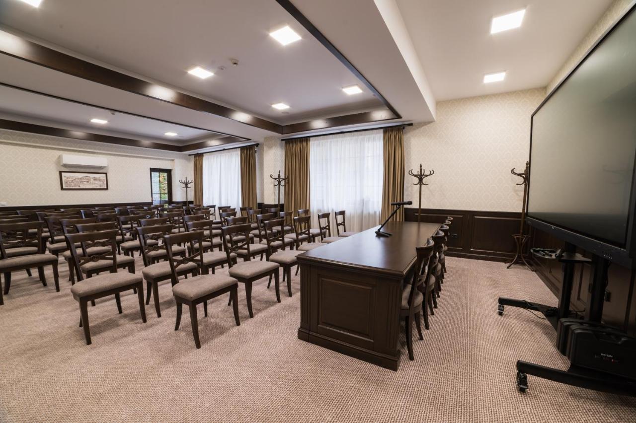 Piatra Pinului & Hotel Gura Humorului