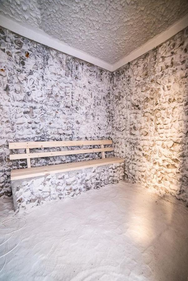 Piatra Pinului & Hotel Gura Humorului