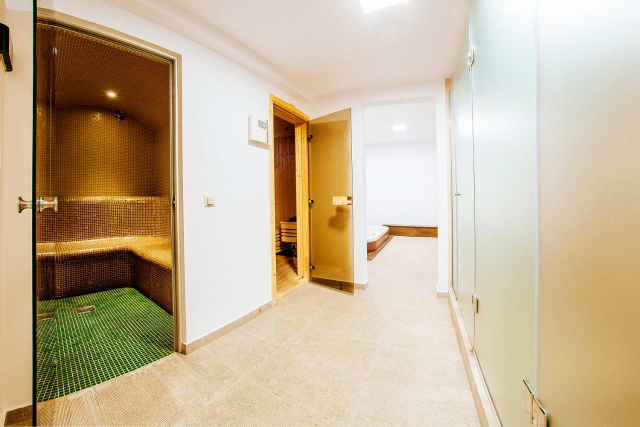 Piatra Pinului & Hotel 4*